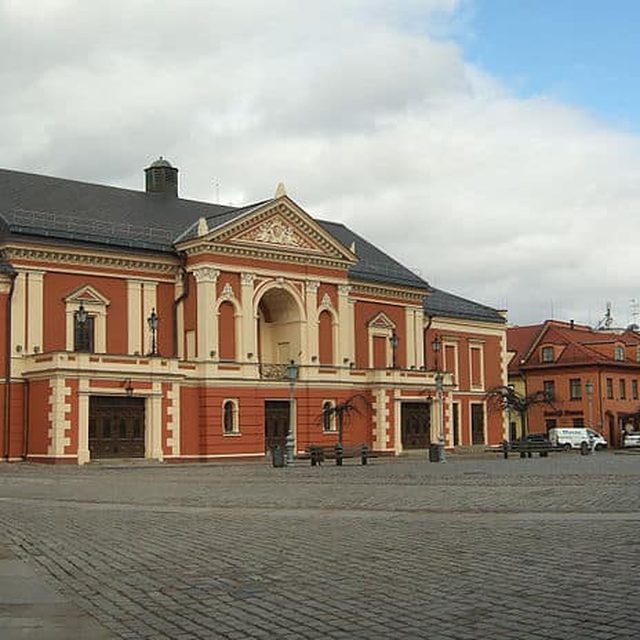 Jaukus staliukas lauke