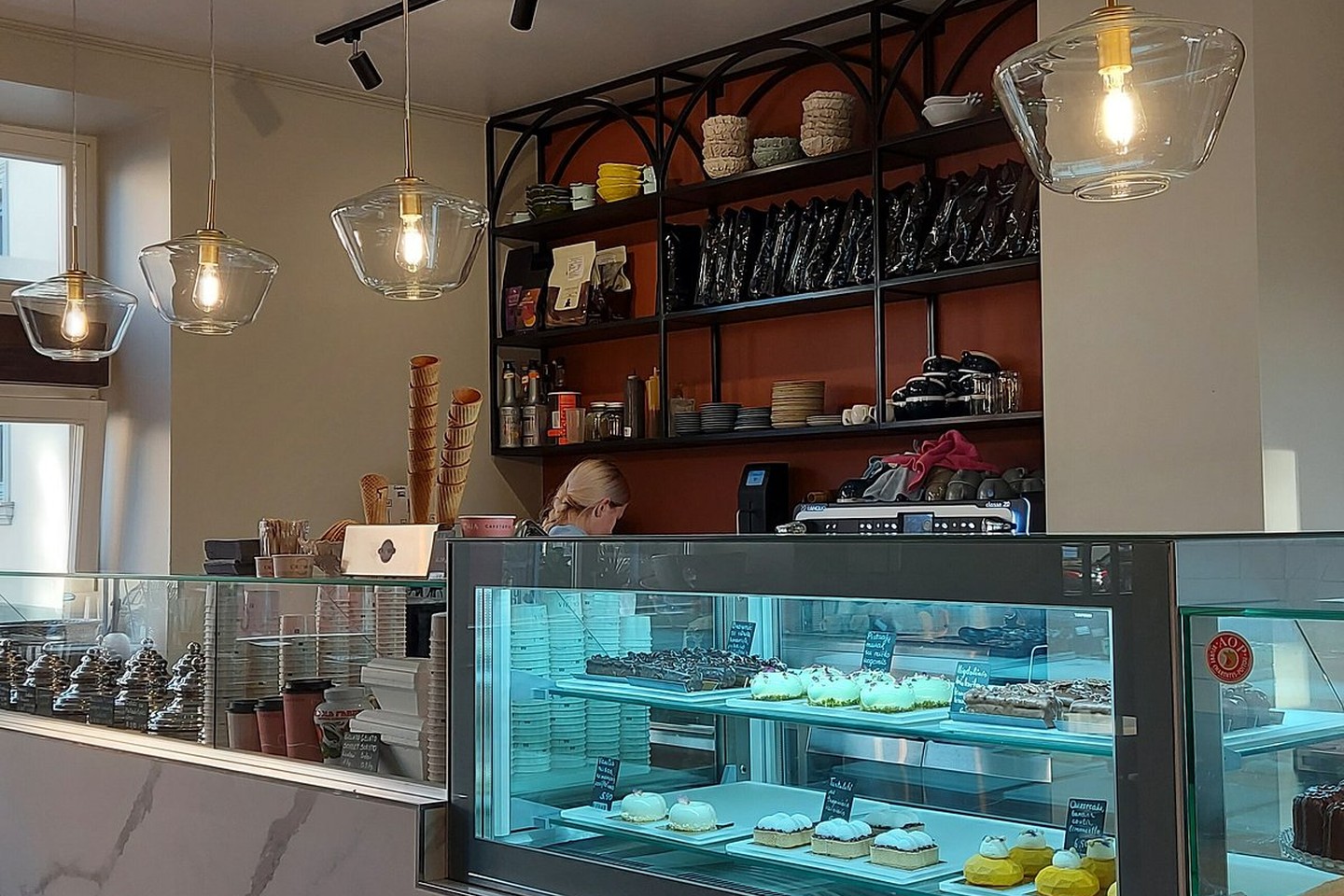 Itališkas gelato vitrinoje